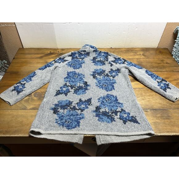 J Jill Woman's Gray Blue Floral Cardigan Sweater Front Pockets Size Large Wool - Picture 12 of 13